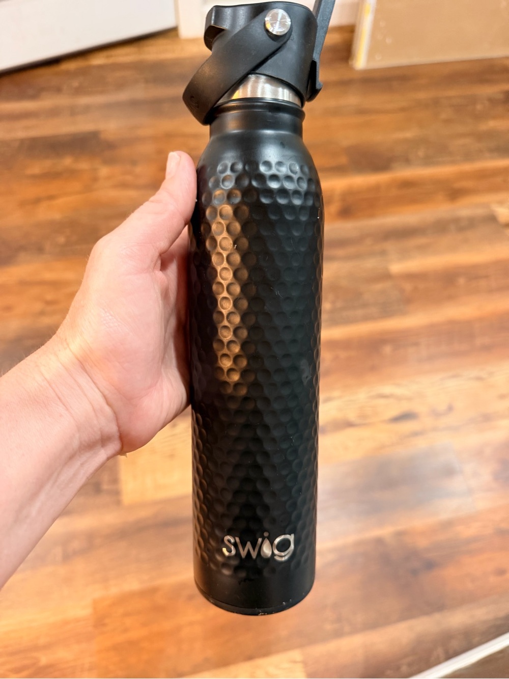 Swig Black Hammered Stainless Steel Water Bottle with Flip Straw Lid